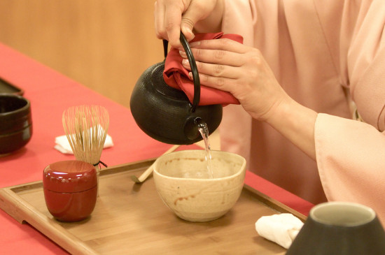 女人喝茶要行扣茶禮嗎，叩茶禮女士能用嗎？