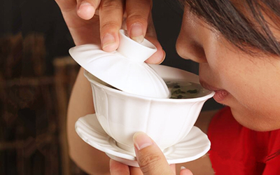 三才蓋碗的正確拿法，三才蓋碗抓碗法圖解