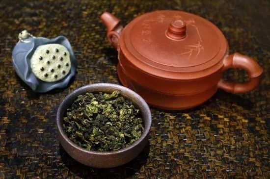 泡大紅袍、肉桂和水仙可以用一個(gè)紫砂壺嗎，可以摻一起沖泡么？