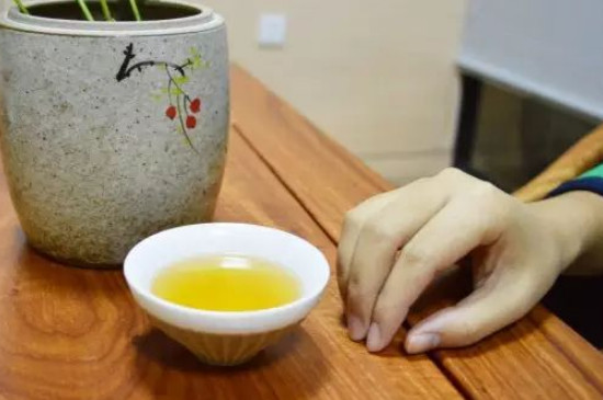 女人喝茶要行扣茶禮嗎，叩茶禮女士能用嗎？