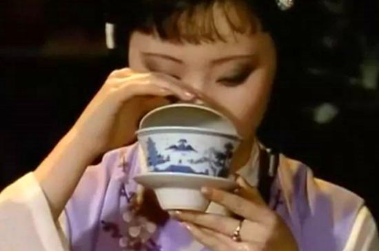 女士喝茶優(yōu)雅姿勢(shì)，女士正確喝茶姿勢(shì)禮儀