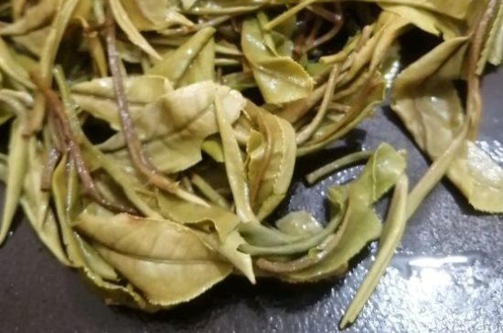 春茶上市白茶的好壞怎么區(qū)分，春白茶怎么分辨好不好？