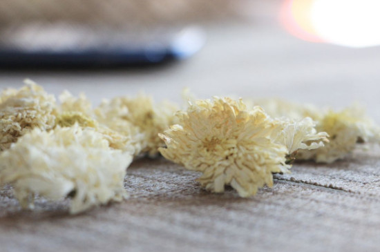 菊花茶買小朵還是大朵，泡茶用的小菊花和大菊花哪個好