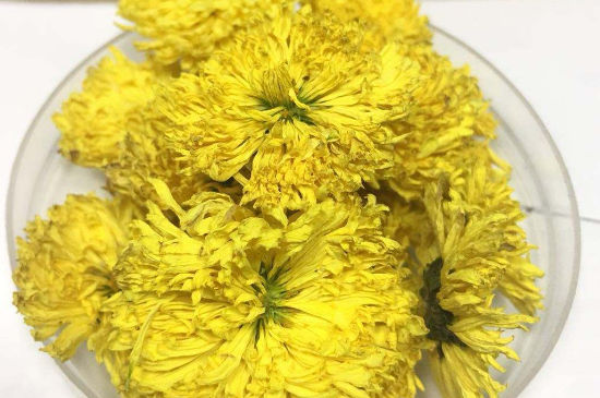 菊花茶大朵小朵有什么區(qū)別，菊花喝大朵還是小朵？