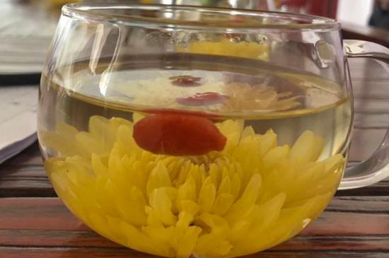 晚上可以喝菊花茶泡水嗎，睡覺前能不能喝菊花茶？