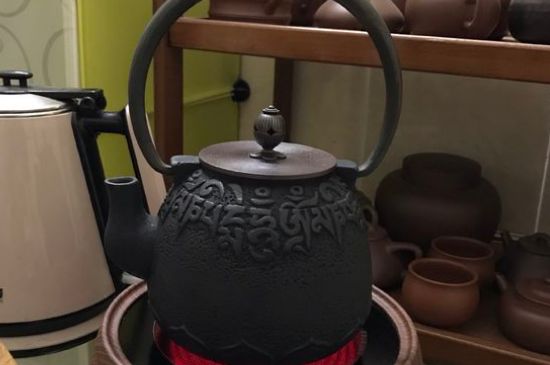 鐵壺生銹燒的水有害嗎，鐵壺內(nèi)壁生銹怎么辦