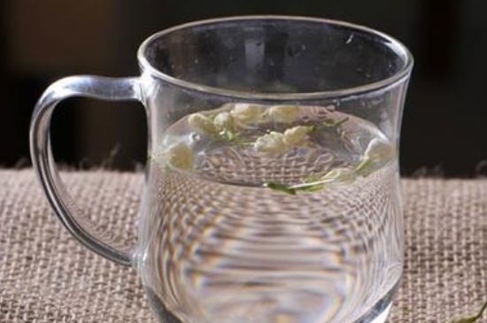 茉莉泡水禁忌，茉莉干花泡水的功效與禁忌