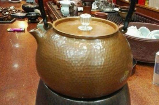 用銅壺?zé)惺裁唇?，銅壺煮水的兩大忌諱和好處