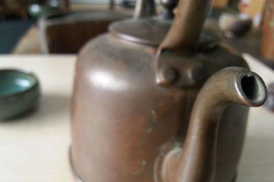 用銅壺?zé)惺裁唇?，銅壺煮水的兩大忌諱和好處