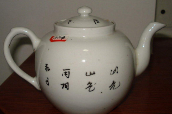 瓷壺適合泡什么茶，瓷器茶具喝什么茶好