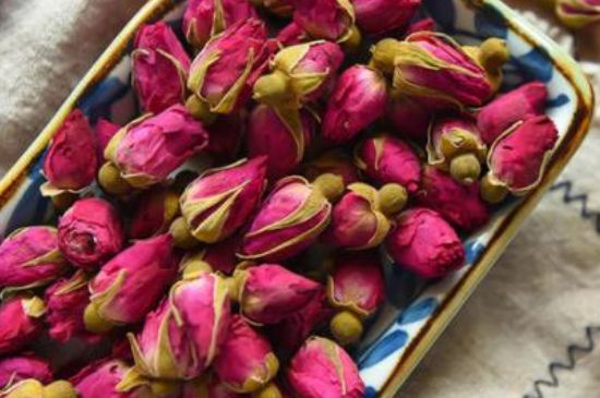 干玫瑰花泡水放幾顆，玫瑰花泡水一次放幾朵？