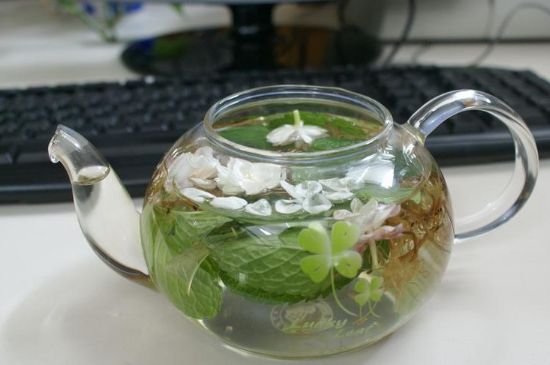 茉莉泡水禁忌，茉莉干花泡水的功效與禁忌