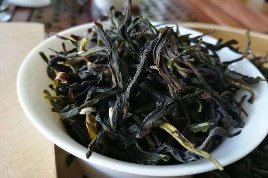 鴨屎香單叢雪片茶的特點，鳳凰雪片茶有什么特點？