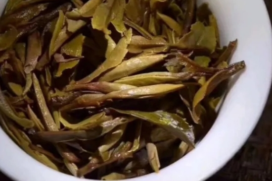 老白茶上火還是去火？夏季喝煮的老白茶會(huì)容易上火！