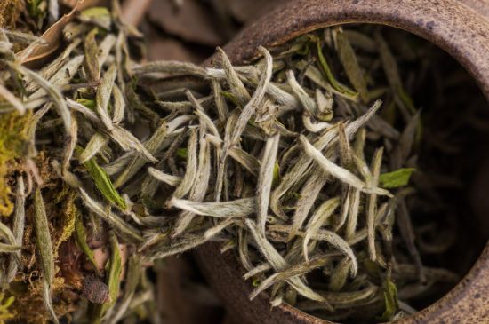 福鼎白茶要喝老的嗎，為什么喝白茶要喝老茶存新茶？