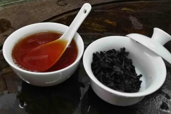 肉桂茶和大紅袍哪個貴，武夷山肉桂與大紅袍的價格比較