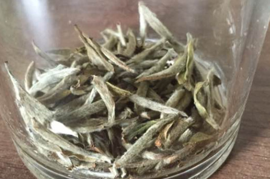 白毫銀針年份越久越好嗎，銀針白毫是否越陳越好