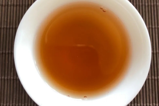 老白茶上火還是去火？夏季喝煮的老白茶會(huì)容易上火！