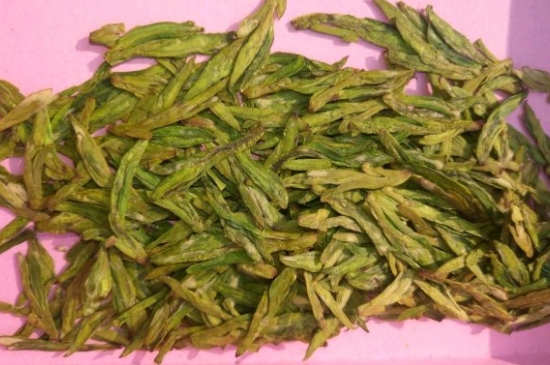 西湖龍井新茶和陳茶的區(qū)別，怎么區(qū)分龍井新茶和舊茶？