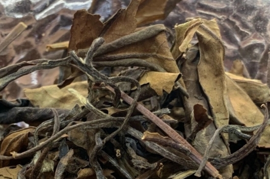 老白茶上火還是去火？夏季喝煮的老白茶會(huì)容易上火！