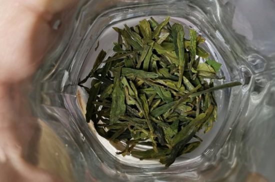 龍井茶放二年了能喝嗎，過期龍井茶的妙用！