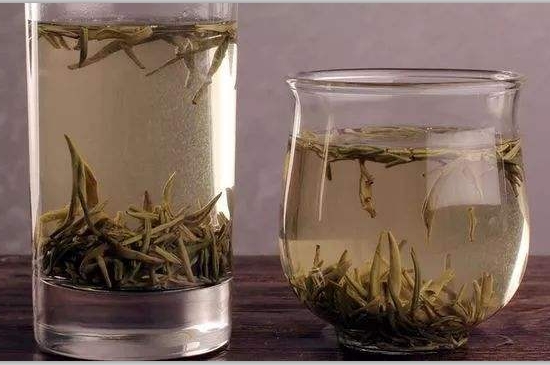 西湖龍井茶毫和發(fā)霉區(qū)別圖片，長霉的龍井茶葉會(huì)是什么樣？