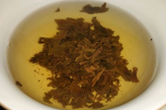女人喝紅茶好還是喝普洱茶好，普洱茶和紅茶哪個(gè)適合女人喝