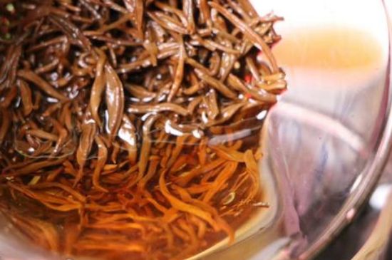 300塊錢的金駿眉能喝嗎，兩三百多金駿眉和一千多區(qū)別