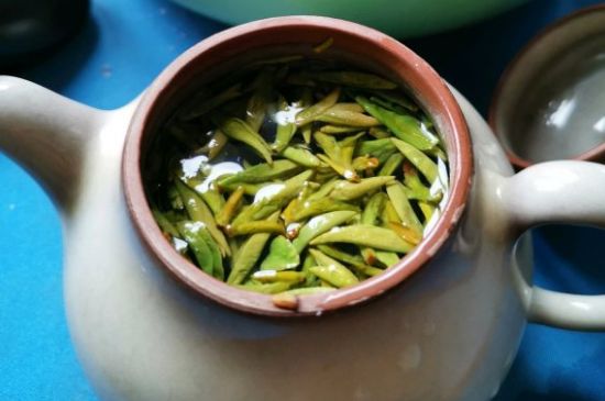 龍井茶放二年了能喝嗎，過期龍井茶的妙用！