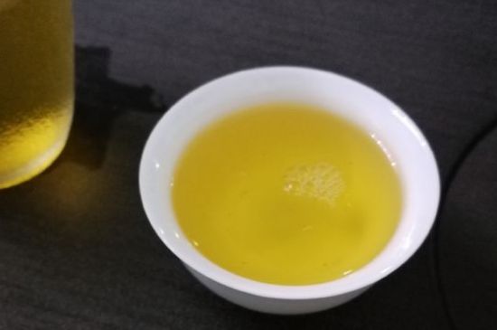 女人喝金駿眉的好處和壞處，女性喝金駿眉可減肥養(yǎng)顏