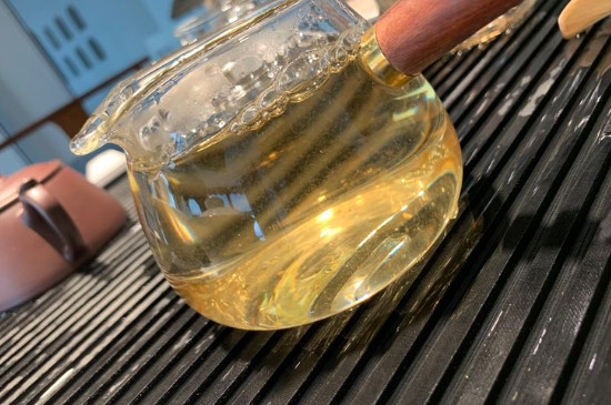 白毫銀針年份越久越好嗎，銀針白毫是否越陳越好