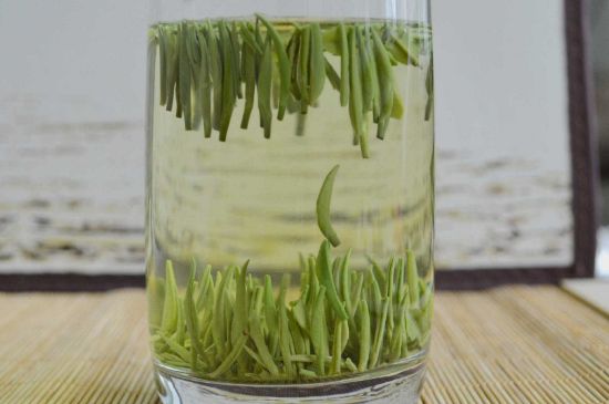 雀舌和竹葉青的區(qū)別，雀舌對(duì)比竹葉青圖片