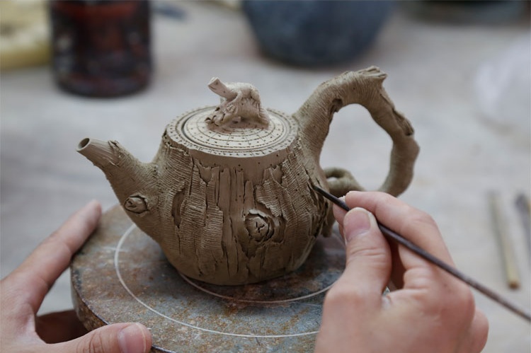 仿木外皮紫砂壺，創(chuàng)意木樁手工雕刻紫砂壺